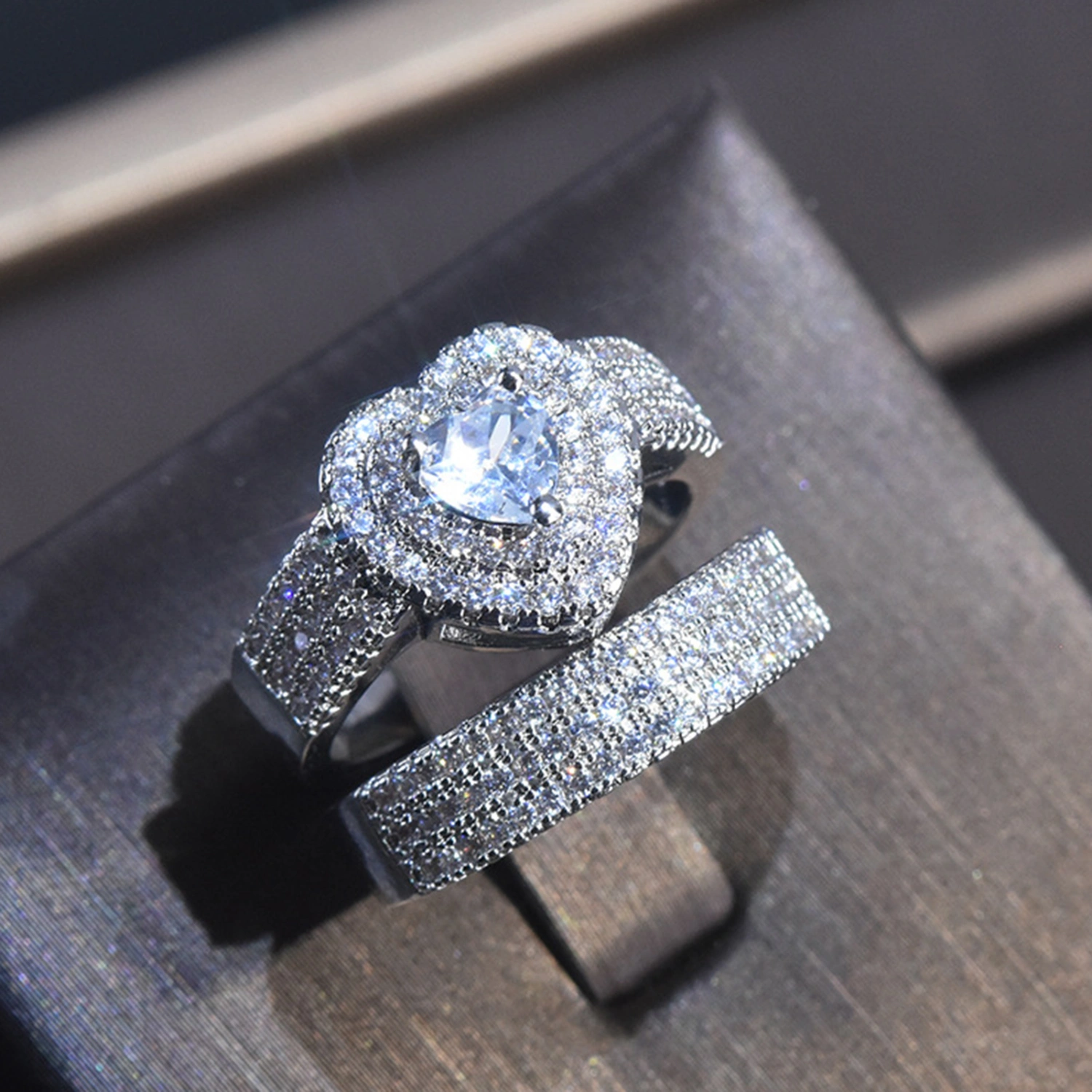 2Pcs/Set Bridal Rings Rhinestone Shiny Luxury Geometric Exquisite Jewelry Gift Charming Lover Heart Shape Promise Rings Jewelry Accessory
