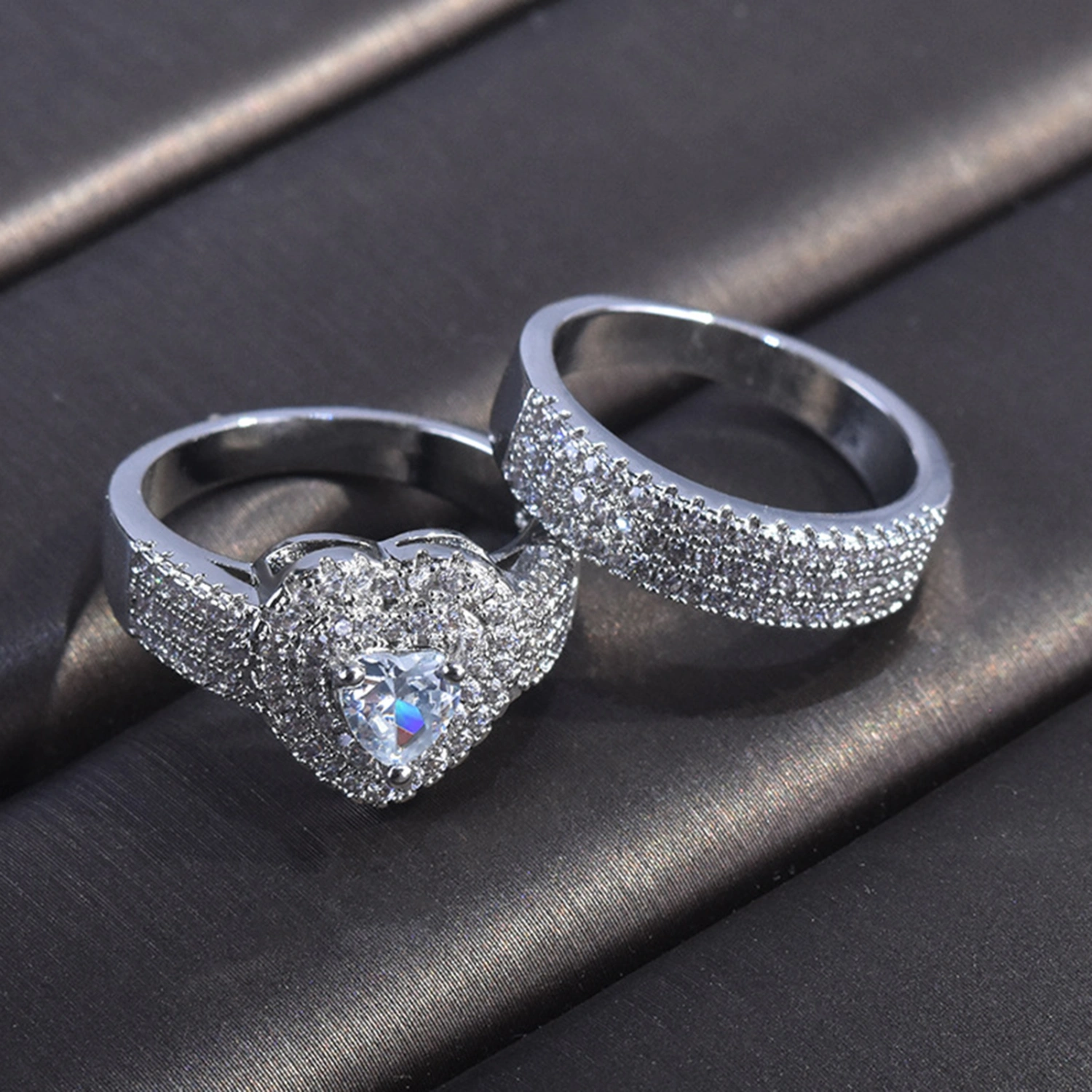 2Pcs/Set Bridal Rings Rhinestone Shiny Luxury Geometric Exquisite Jewelry Gift Charming Lover Heart Shape Promise Rings Jewelry Accessory