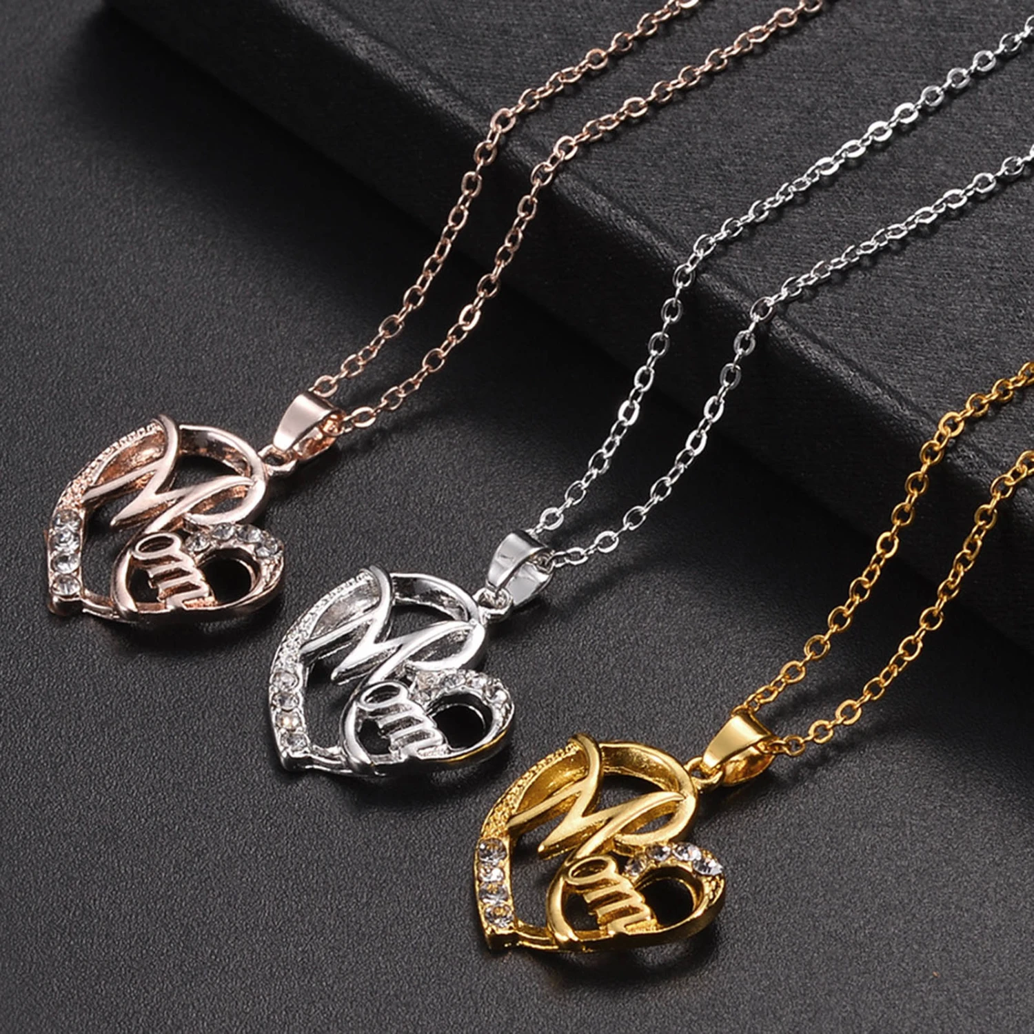 Women Necklace Shiny Rhinestones Inlay Heart Pendant MOM Lettered Elegant Dress-Up Alloy Jewelry Clavicle Chain Party Dress Mom Jewelry Mother's Day Gift