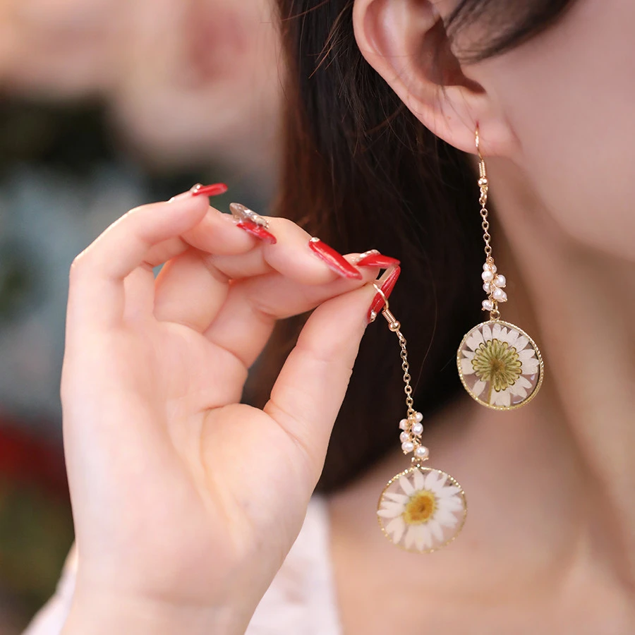 Women's Fashionable Elegant Natural Daisy Earrings