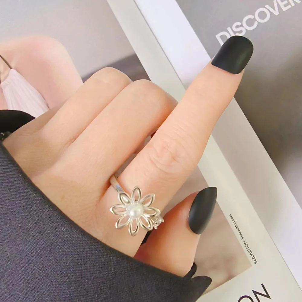 Women's Fashion Temperament Rotating Flower Ring