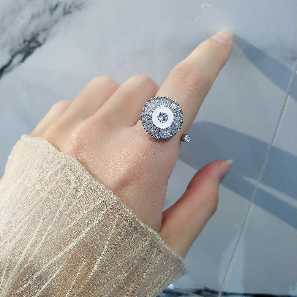 Women's Fashion Circle Plate Type Diamond Spinning Ring