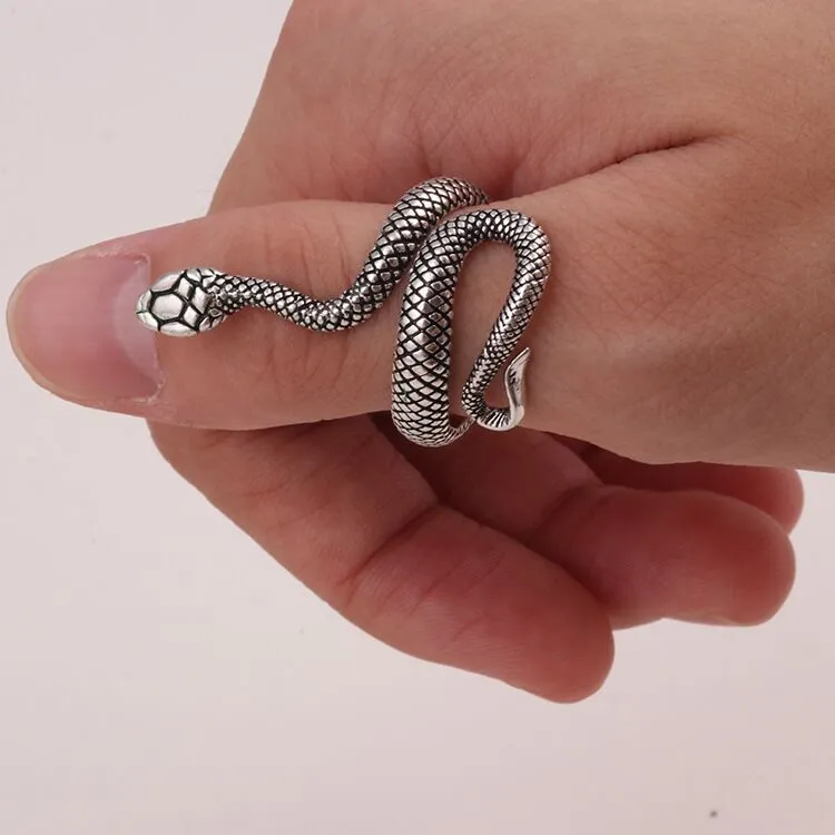 Exaggerated Snake Ring Animal Style Silver and Black Adjustable Winding Rings for Women Men Alloy Jewelry Gifts