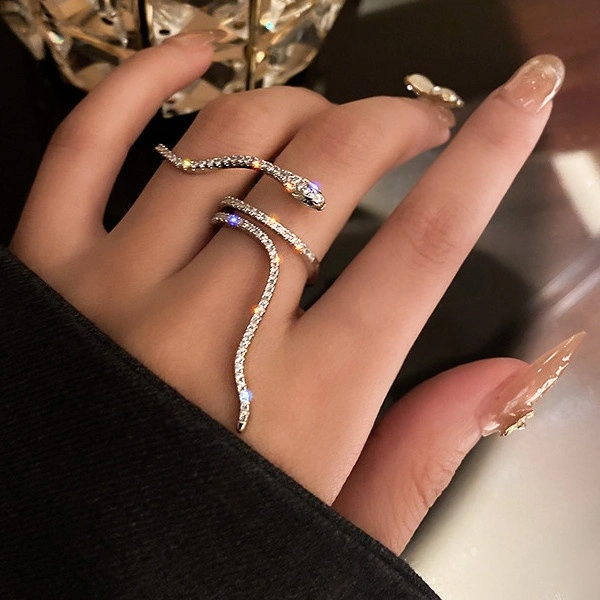 Fashion Cool Snake Shape Rings for Women Adjustable Crystal Rings Cocktail Ring Weddings Party Animal Jewelry Accessories