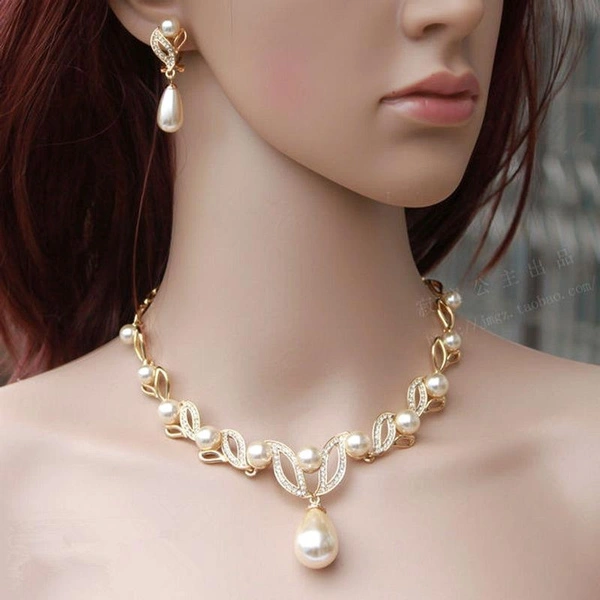 Set of 18K gold fine crystal set with diamonds, pearl necklace, earrings and jewelry