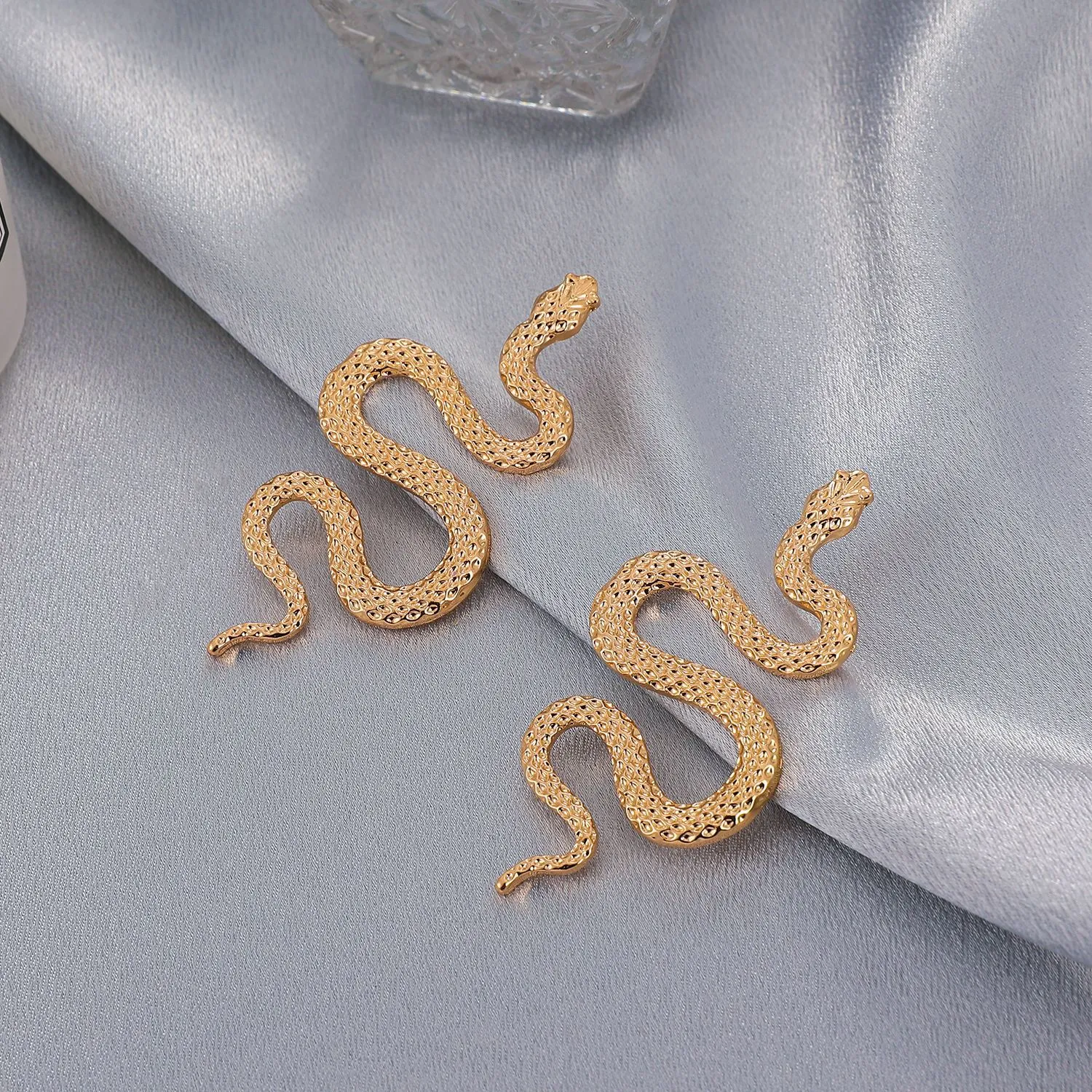 Fashion punk geometric metal carved animal snake earrings