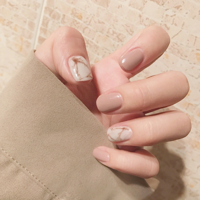 Wearing Nail Patches With Light Khaki Halo Dye Fake Nail Patches