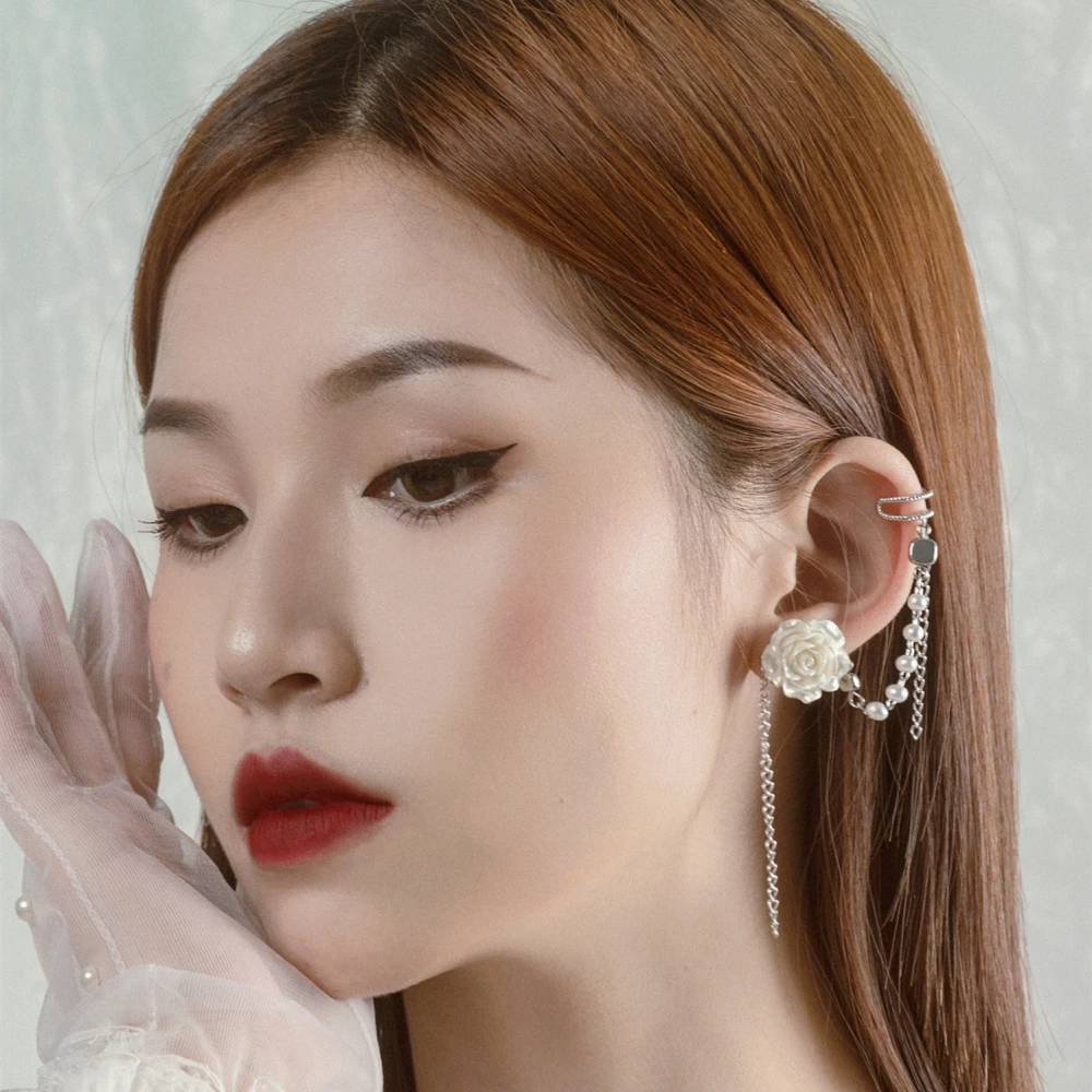 Asymmetric Earrings With Floral Temperament