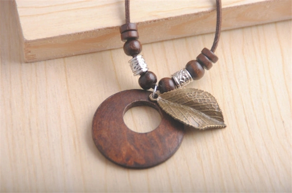 2023fashion exquisite Vintage wooden pendant necklace simple style jewelry