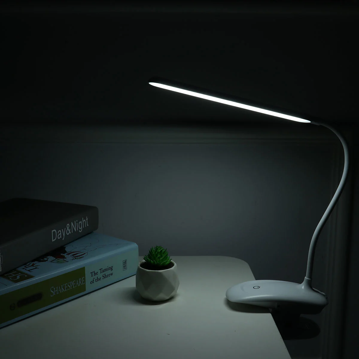 USB Recharging Reading Light Eye-care Book Light Flexible Clip Reading Lamp Table Clip Lamp with Battery (White)