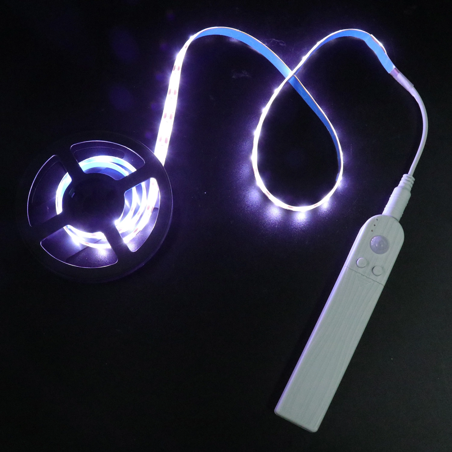 1PC 1M Long 5V Patch Type LED Sensor Strip Light Smart LED Light Bar Waterproof Sensor Lamp Bar Stick-on Anywhere Operated Night Lights Bar for Wardrobe Closet Cabinet Without Battery (6500K Cold White Battery Box Induction 60 Lamp Beads)