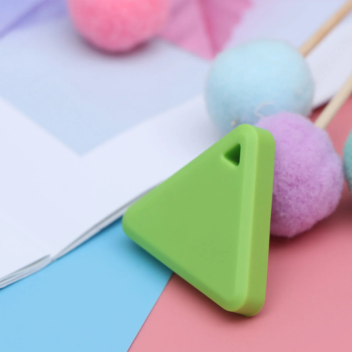 Smart Mini Anti-LostTracer Triangle Keys Wallet Bag Kids Trackers Finder Equipment (Green)