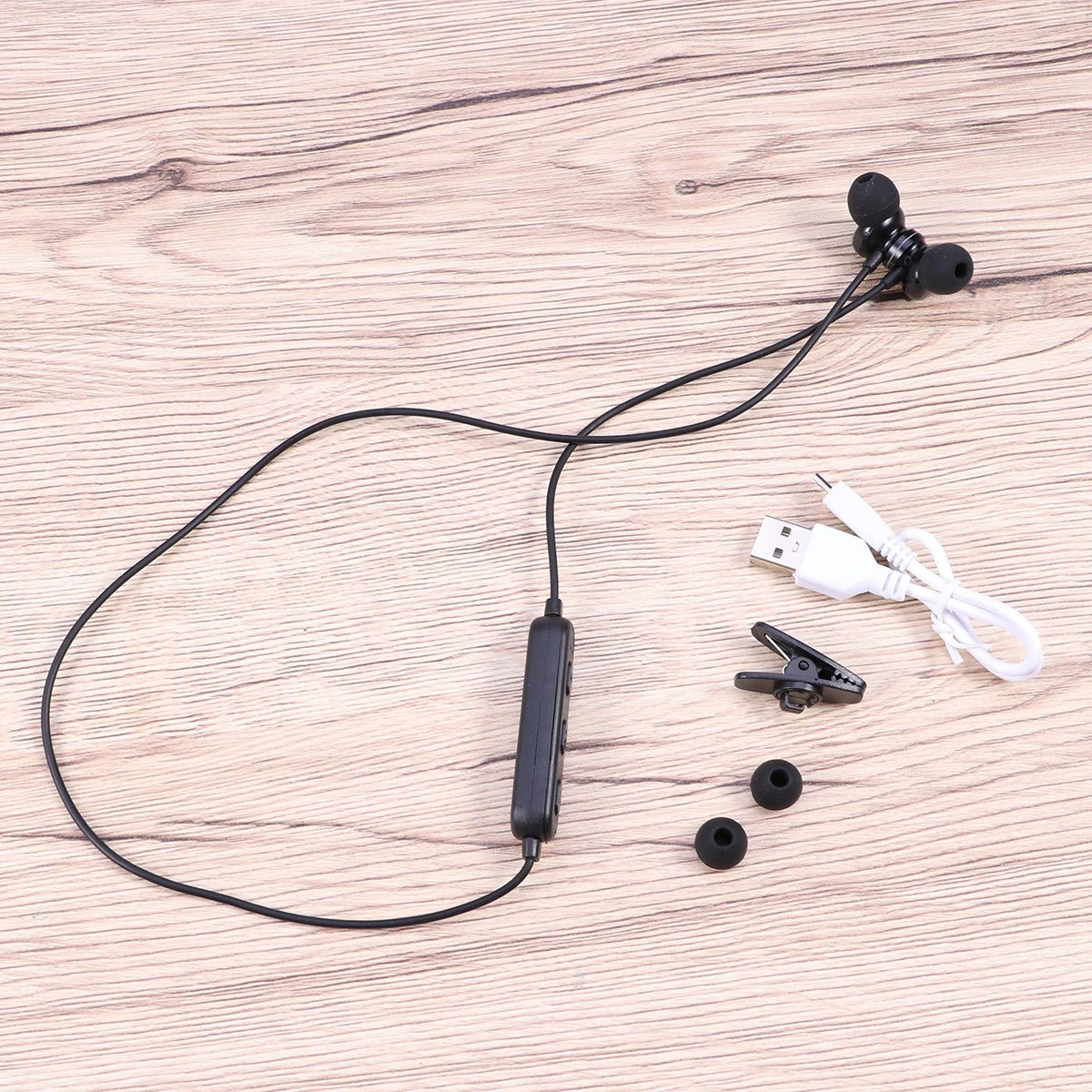 Stereo SubwooferEarphones4.2 In-ear Magnetic Headsets Noise Cancelling Super Bass Headphones Sweatproof Sports Running Earbuds With Mic Hands-free Call Voice Prompt (Black)