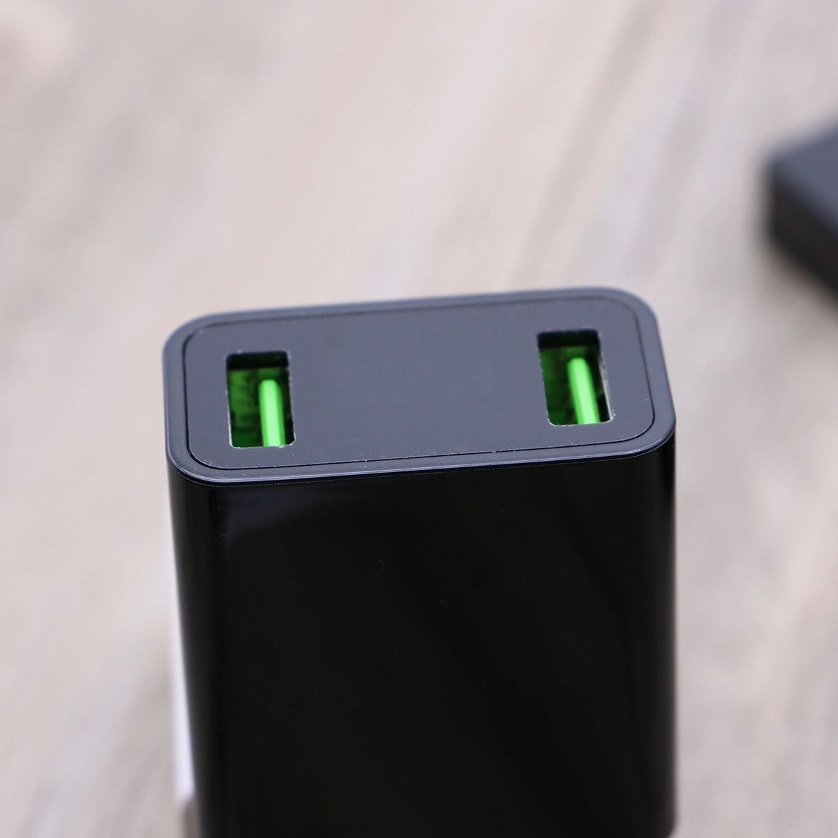 LED Current Voltage Display Dual USB Full Power Charger US Plug (Black)