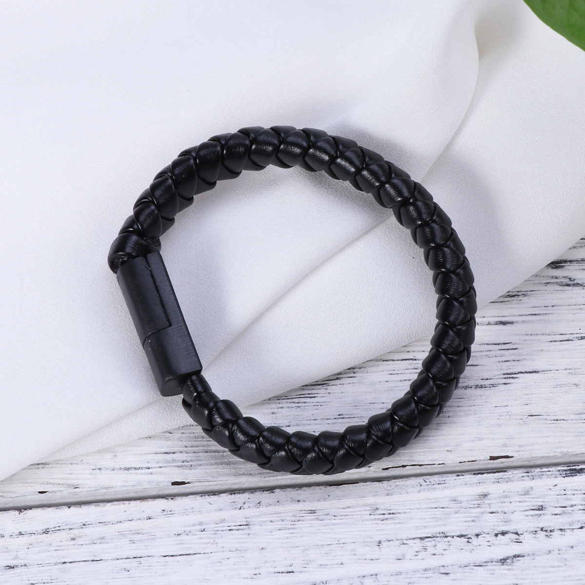 20cm USB Type C Data Sync Cable Braided Wristband Style Charging Cable (Black)