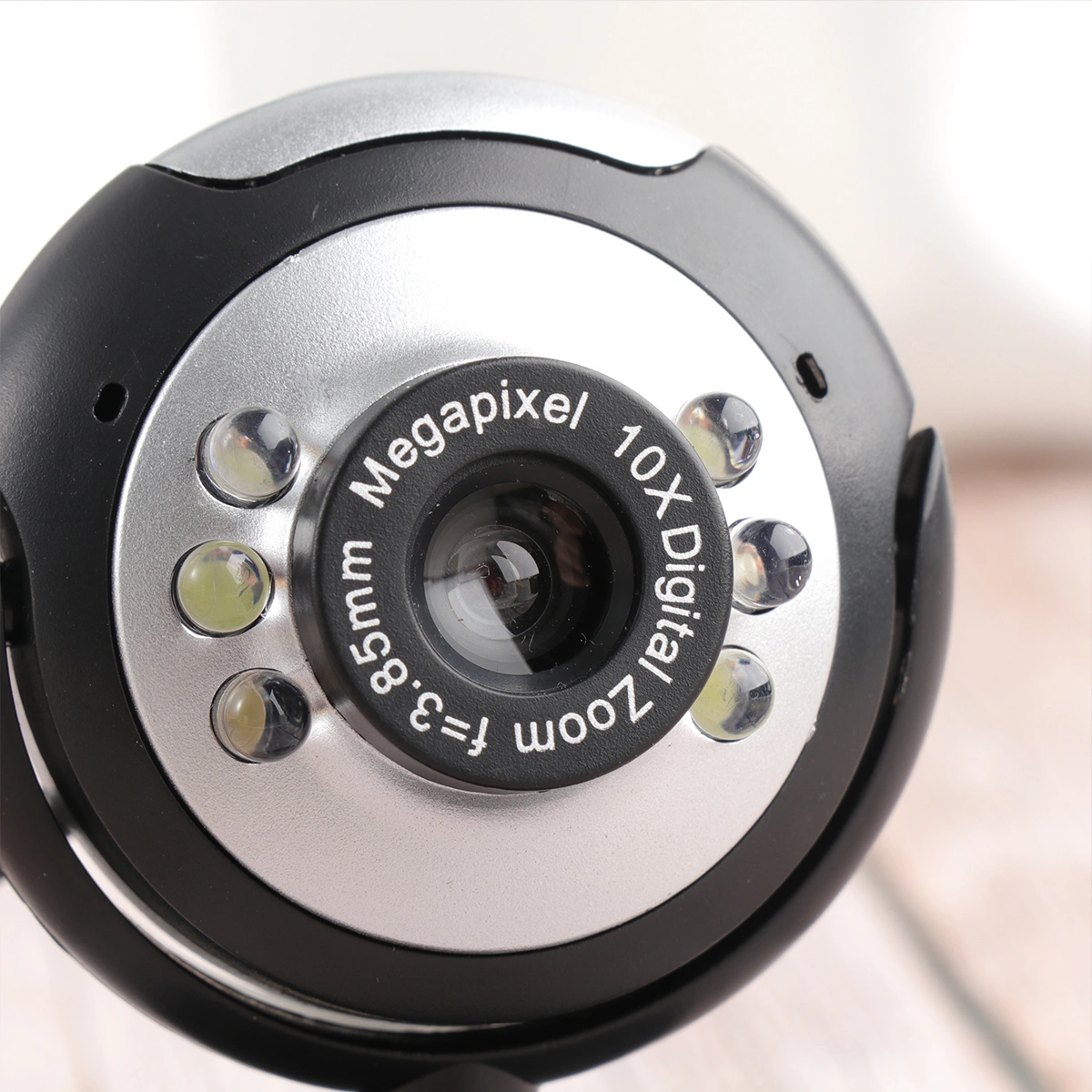 0.6MP USB 6-LED Web Cam Professional Webcam Computer PC Laptop Camera with Microphone and Clip (Black)