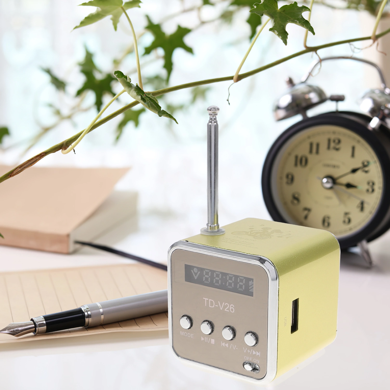 Mini Digital Portable Music MP3/4 Player Micro SD/TF USB Disk Speaker FM Radio (Green)