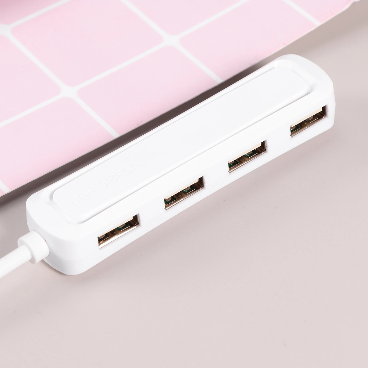 1Pc Type-C Hub OTG Type-C to 4 USB 2.0 Converter USB-C to 4 USB Hub (White)