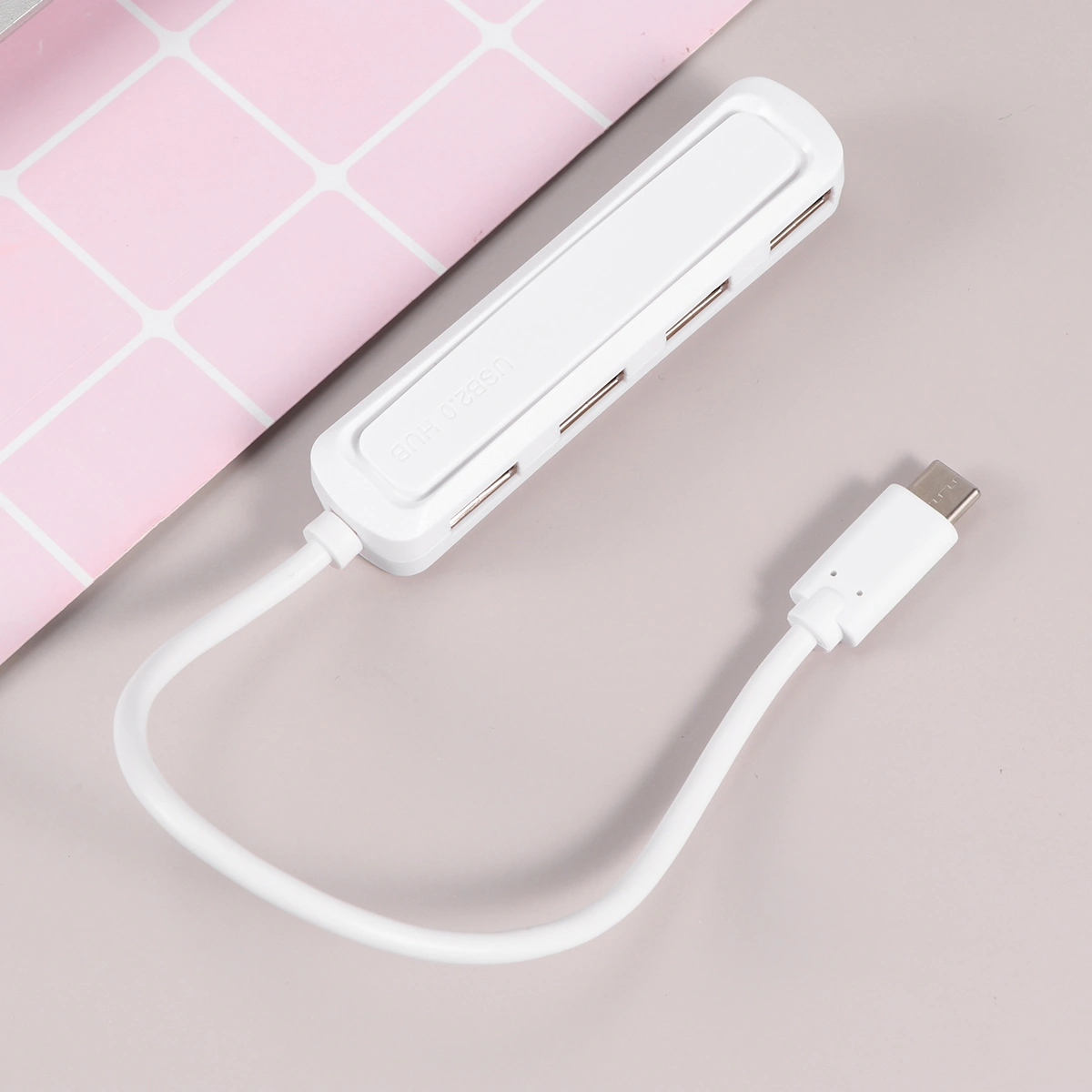 1Pc Type-C Hub OTG Type-C to 4 USB 2.0 Converter USB-C to 4 USB Hub (White)