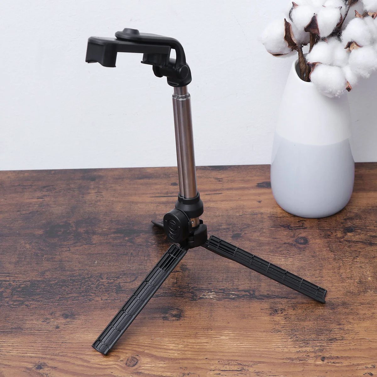 PortativeSelfie Stick Mobile Phone Universal Multi-function Tripod (Black)