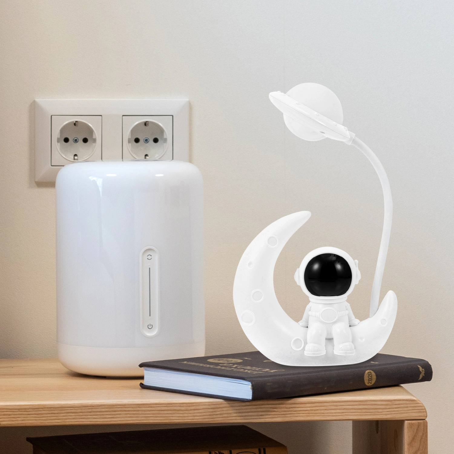 1Pc Astronaut Design Night Light Bedside Table Light Home LED Light Adornment