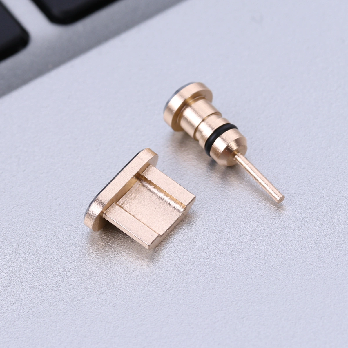 2pcs/ Set 3.5mm Earphone Jack Anti Dust Plug And Micro USB Port Plug for Android Phones Galaxy S7/ S7 Edge/ Motorola Moto G5 Plus/ Galaxy J7 2016/ Xperia S/ Huawei Honor 6X/ HTC/ LG (Golden)