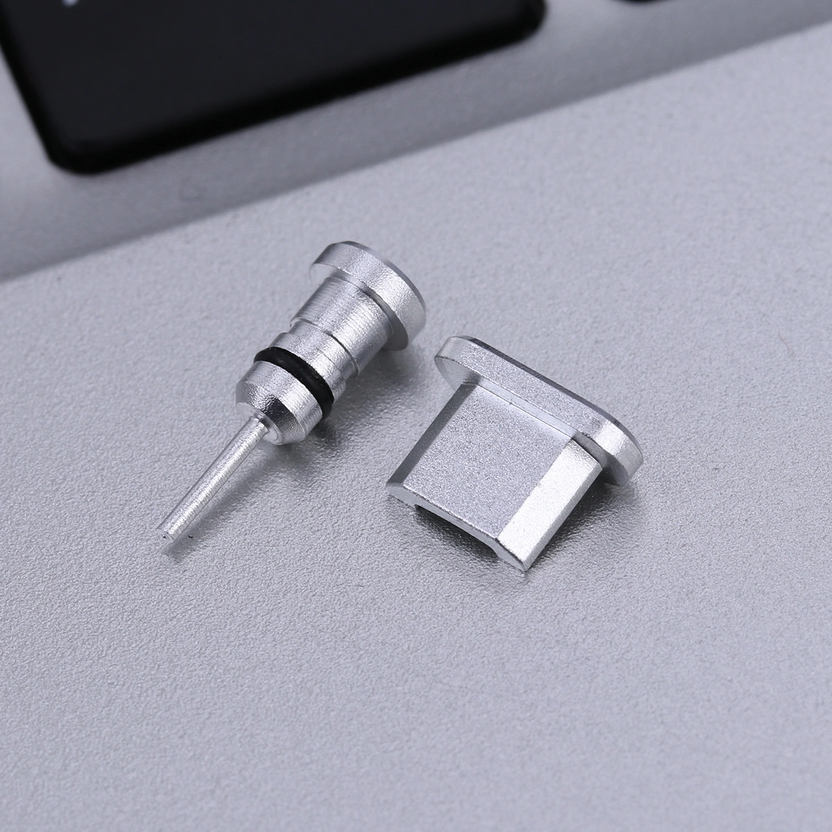 2pcs/ Set 3.5mm Earphone Jack Anti Dust Plug And Micro USB Port Plug for Android Phones Galaxy S7/ S7 Edge/ Motorola Moto G5 Plus/ Galaxy J7 2016/ Xperia S/ Huawei Honor 6X/ HTC/ LG (Silver)