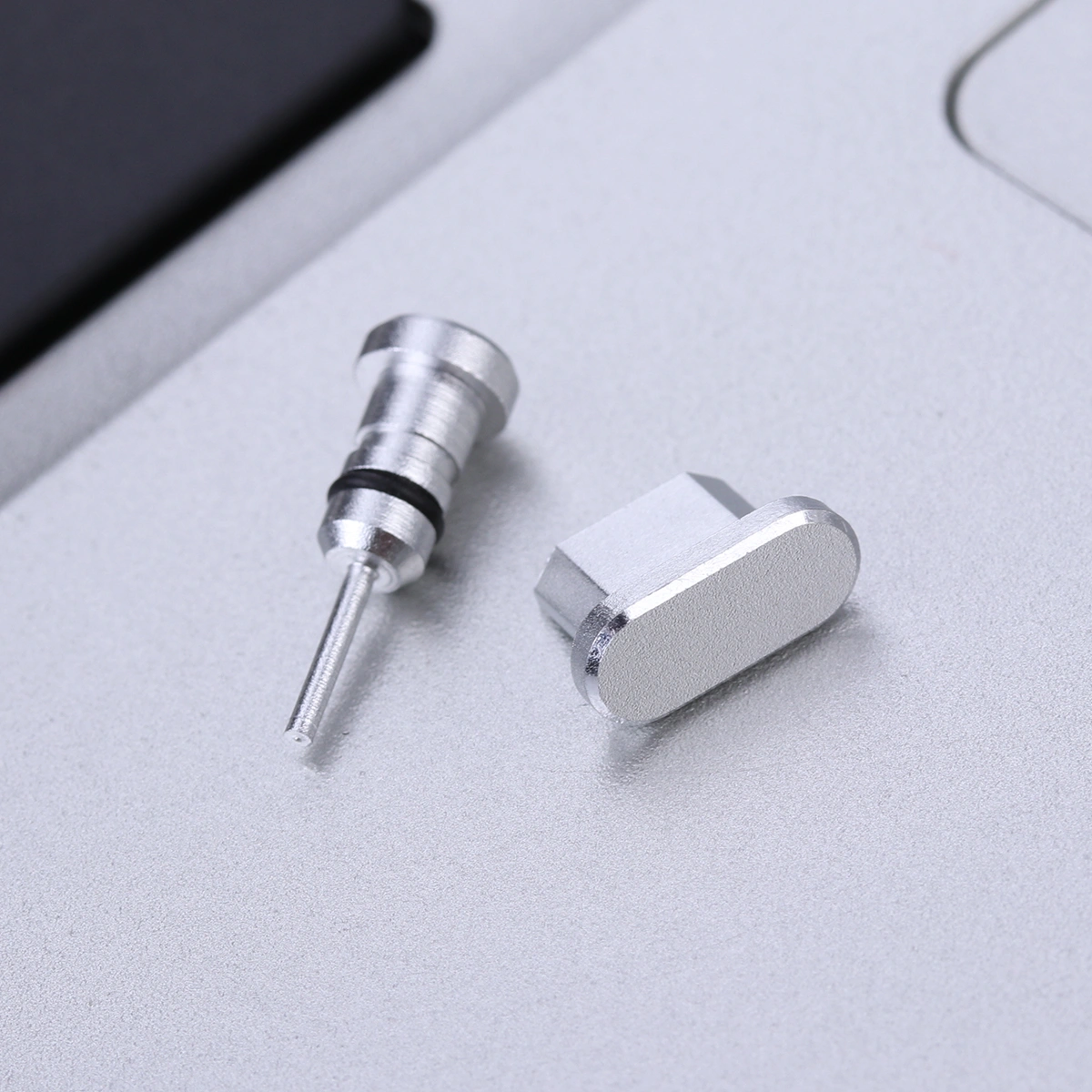 2pcs/ Set 3.5mm Earphone Jack Anti Dust Plug And Micro USB Port Plug for Android Phones Galaxy S7/ S7 Edge/ Motorola Moto G5 Plus/ Galaxy J7 2016/ Xperia S/ Huawei Honor 6X/ HTC/ LG (Silver)