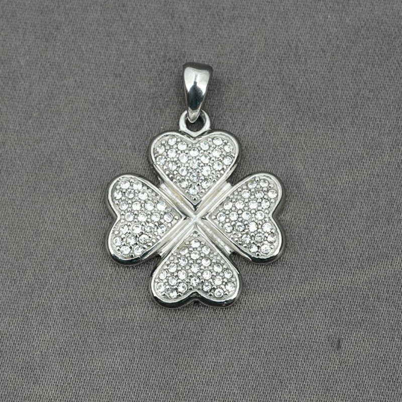 Flower Running Micro Rhinestone Four-leaf Clover Titanium Steel Pendant