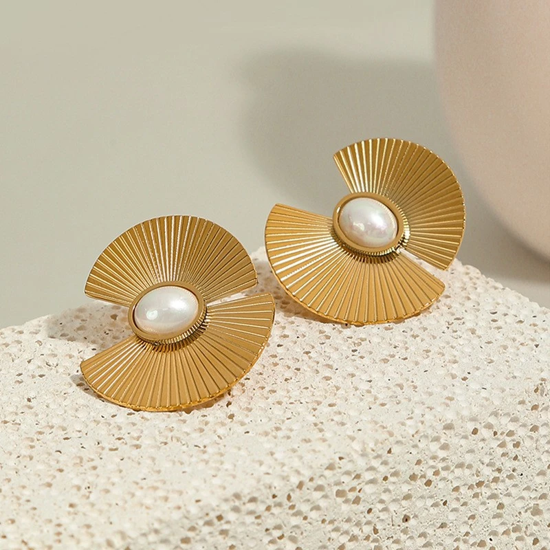 Retro Irregular Line Fan Shaped Stud Earrings