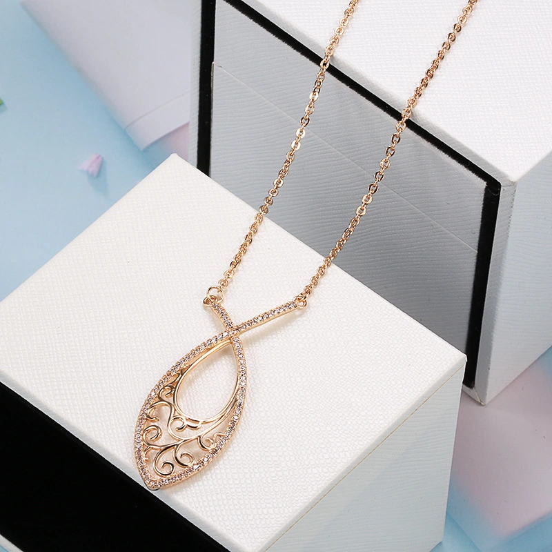 European And American New Hollow Heart-shaped Pendant Clavicle Chain