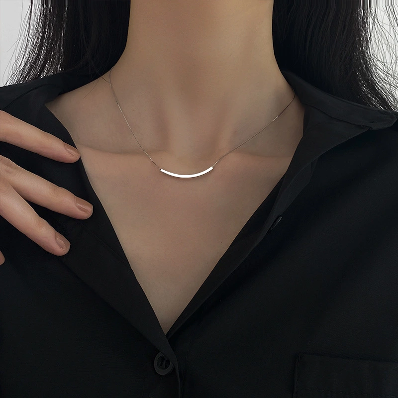 Women's Smiley Curved Clavicle Chain