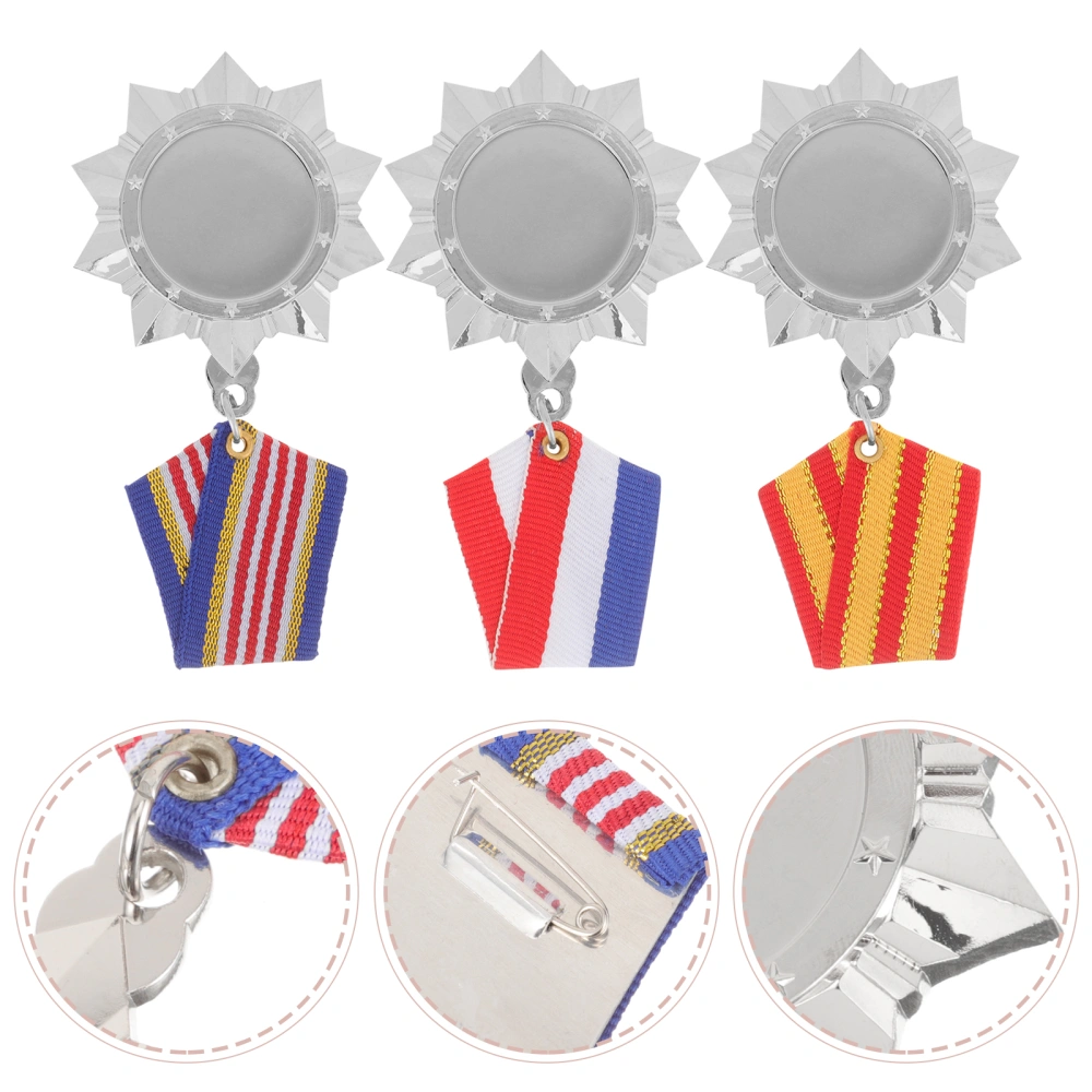 3pcs Alloy Memorial Brooch Medals Soldier Award Brooches Kids Award Party Souvenirs(Random Style)