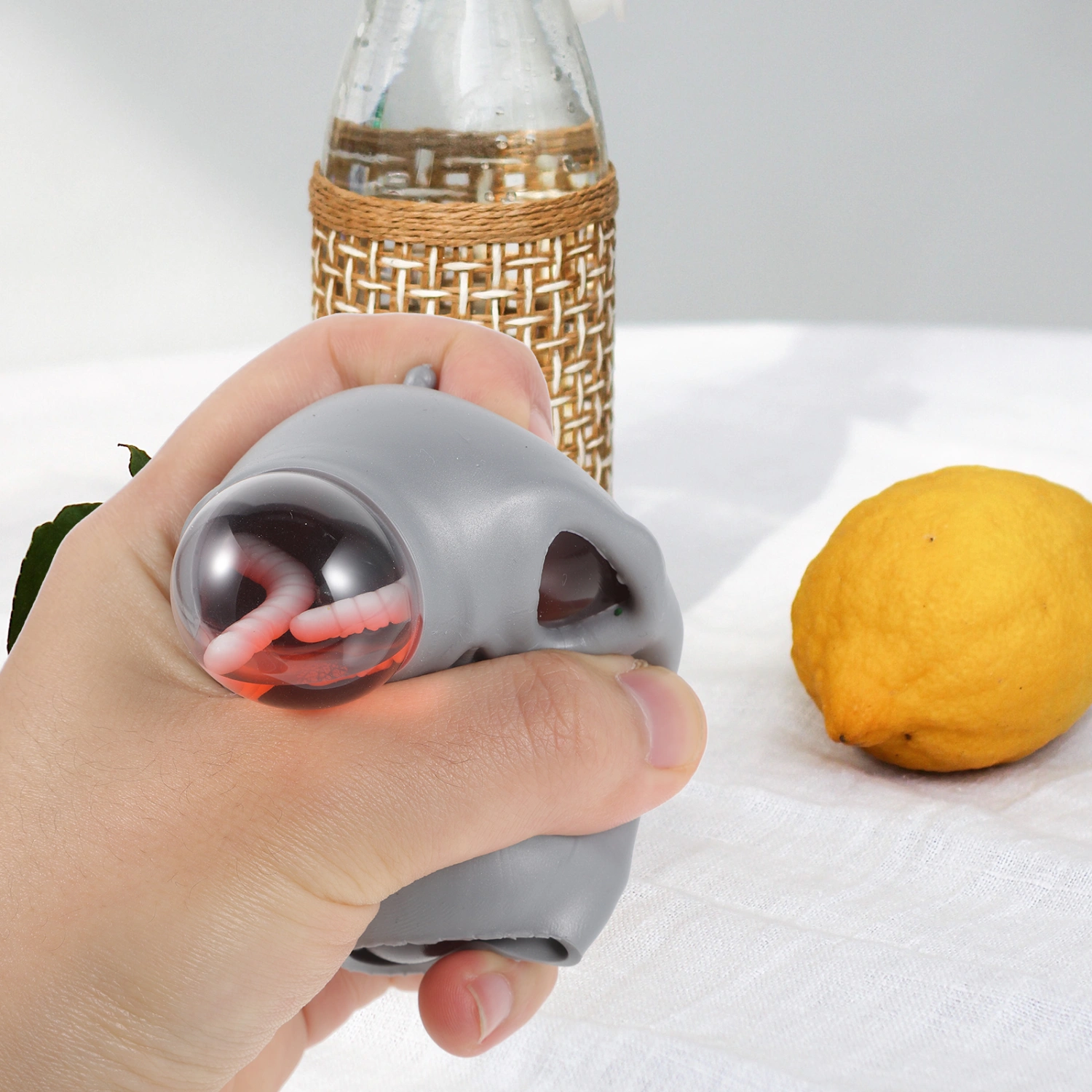 4Pcs Novelty Skull Squeezing Toy Skull Head Decompression Toys Horror Squeeze Skull Plaything