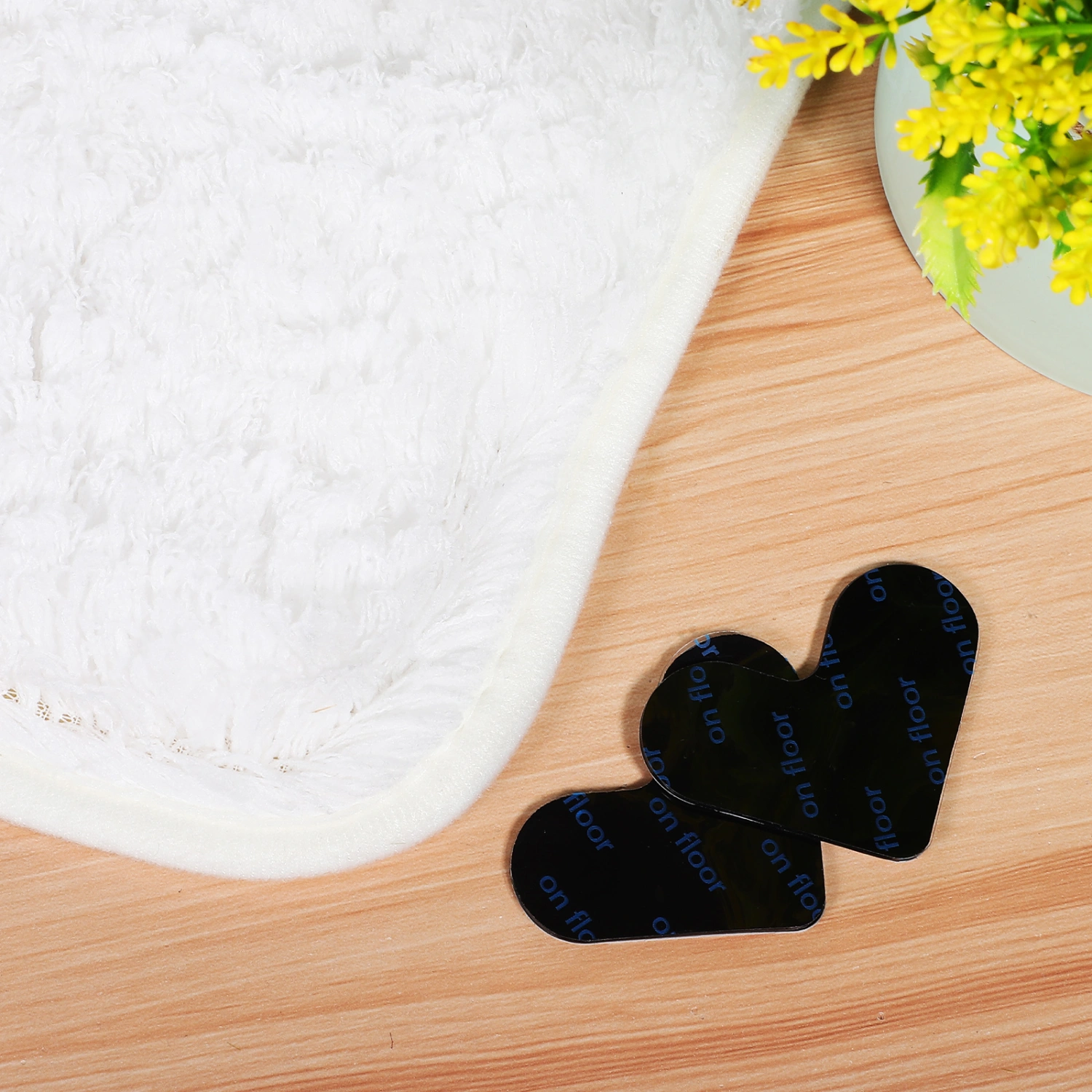 4 Pcs Rug Grippers Heart Shape Rug Pads Rug Tapes Carpet Stickers for Hardwood Floors Tiles Area Rugs