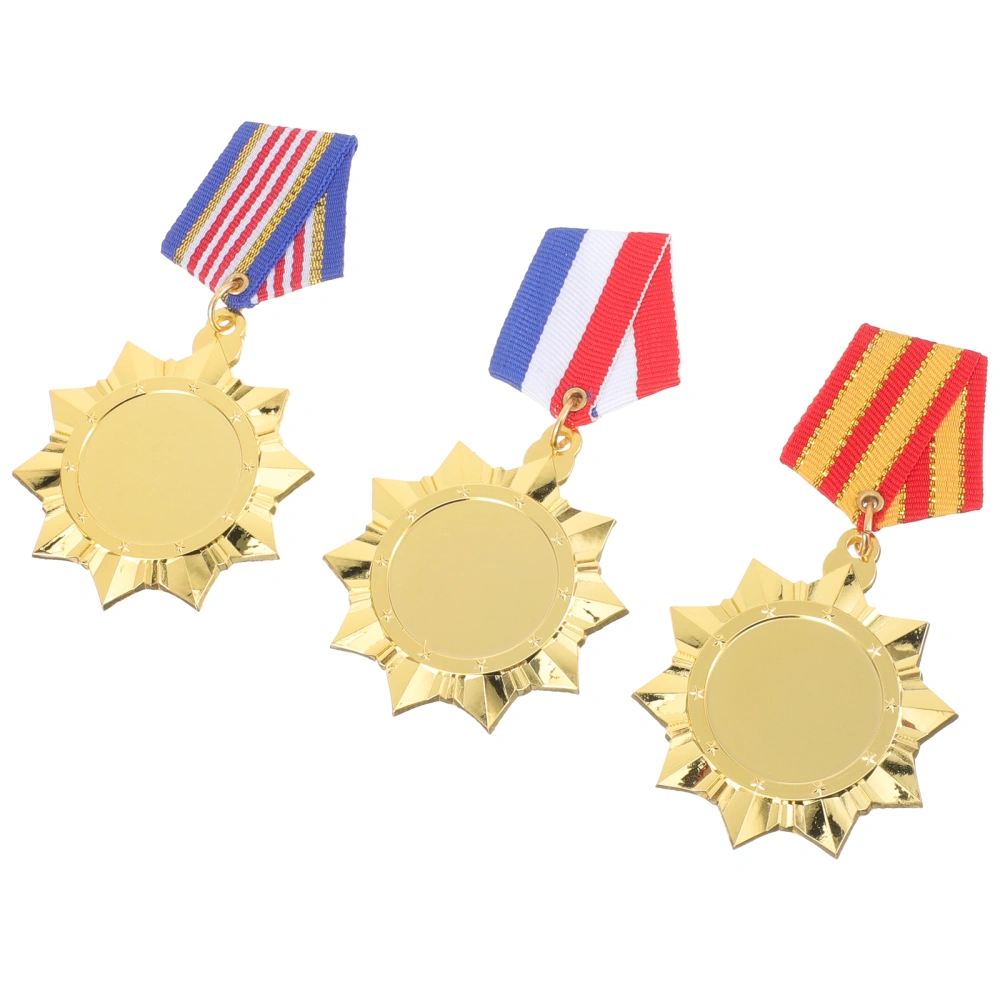 3pcs Alloy Memorial Brooch Medals Soldier Award Brooches Kids Award Party Souvenirs(Random Style)