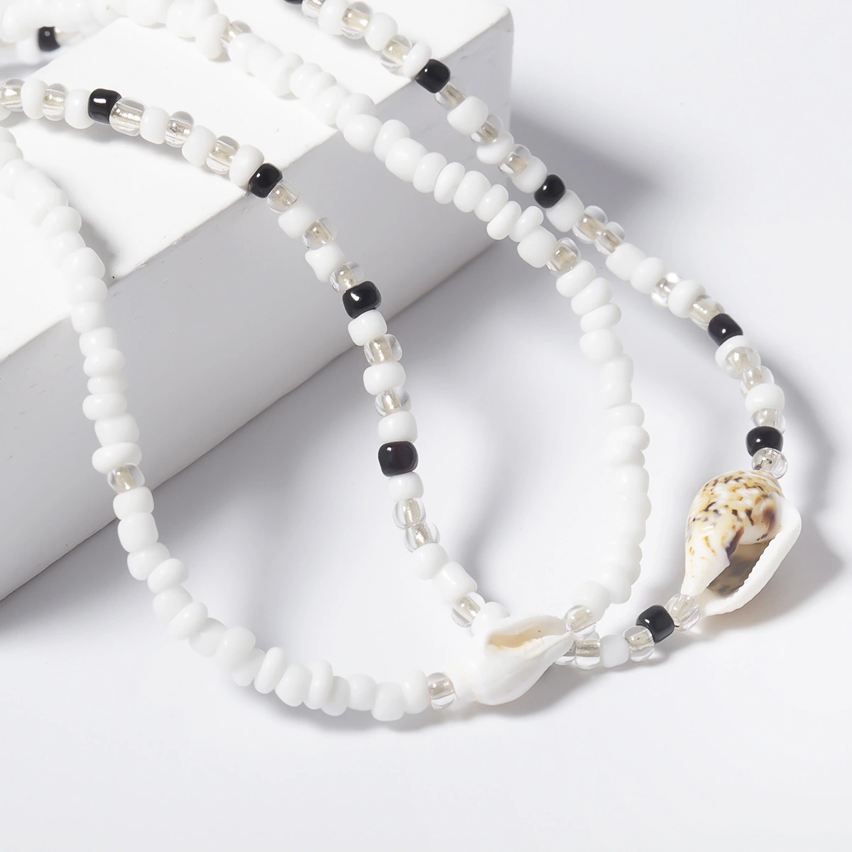 2pcs Shell Necklace Simplicity Choker Necklace Beach Necklace Beaded Chokers
