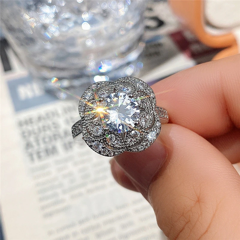 Fashion Vintage Flowers Zircon Ring