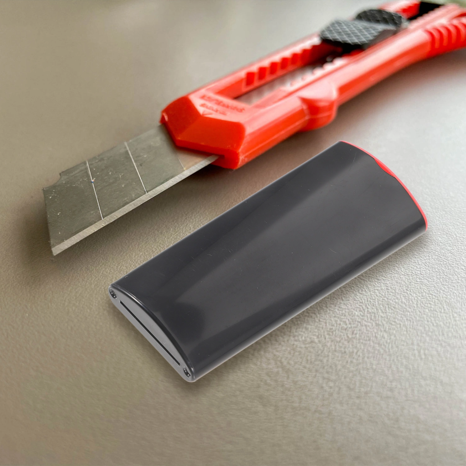 Sharps Disposal Magnetic  Case Waste Blade Storage Box Tattoo Blade Needle Trash Container