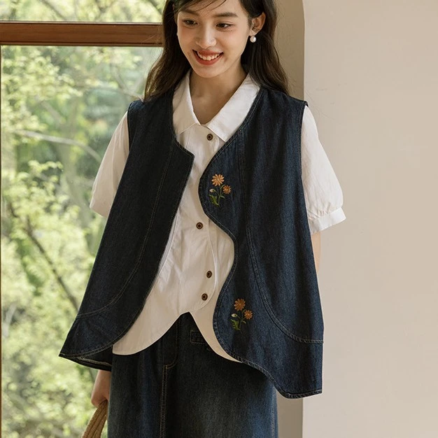 Artistic Irregular Wavy Design Draft Embroidery Small Flower Shirt