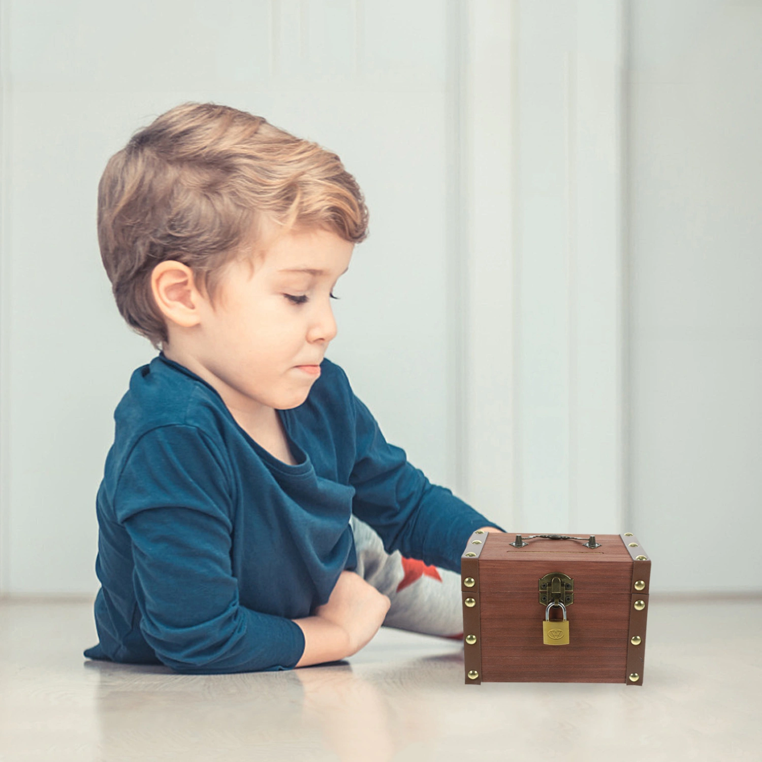 Wooden Piggy Bank Retro Style Treasure Chest Coin Storage Box Solid Wood Piggy Bank with Lock