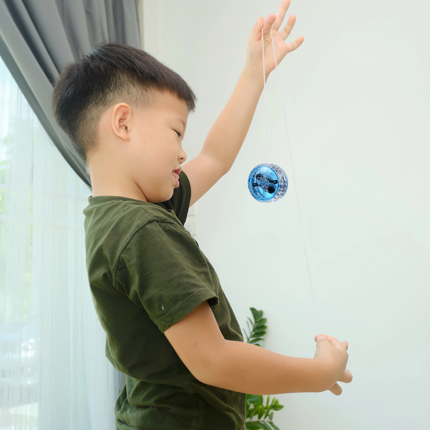10Pcs LED Yo-yo Toy Light up Yo-yo Responsive Ball Toy Funny Entertaining Toys (Random Color)