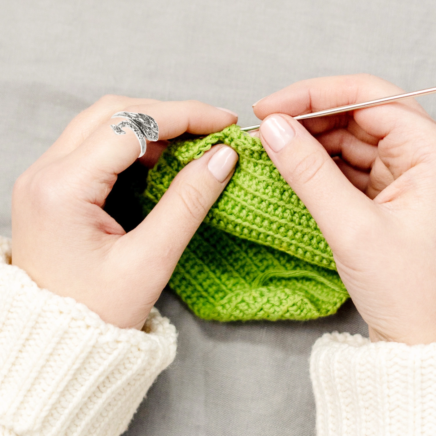 4Pcs Knitting Crochet Ring Open Finger Ring Faster Crocheting Rings Knitting Yarn Ring