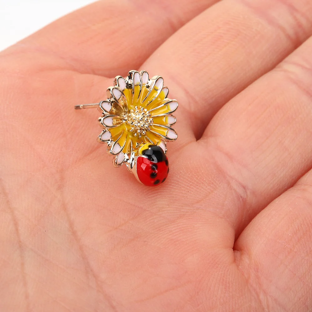 1 Pair Stud Earrings Fresh Little Ladybug Flower Stud Earrings Small Earrings