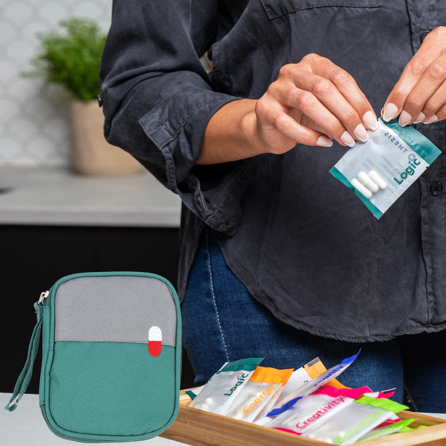 Mini Medicine Storage Bag Travel Mini First Aid Pouch Portable Mini First Aid Kit Storage Bag