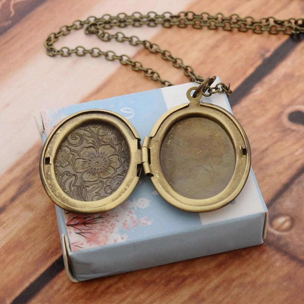 Locket Necklace Retro Necklace Pendant Necklace Clavicle Chain Neck Jewelry