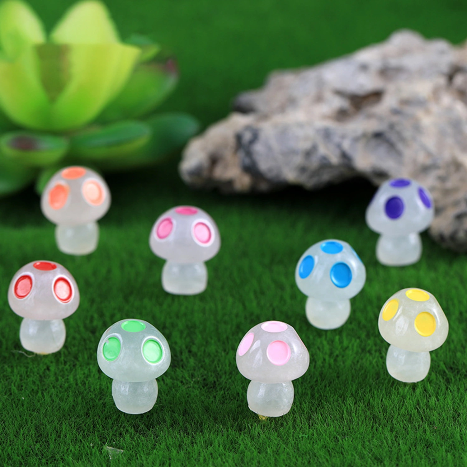 10Pcs Miniature Sculpture Glow in The Dark Resin 5 Dots Luminous Mushroom Statue Desktop Ornament Home Decor