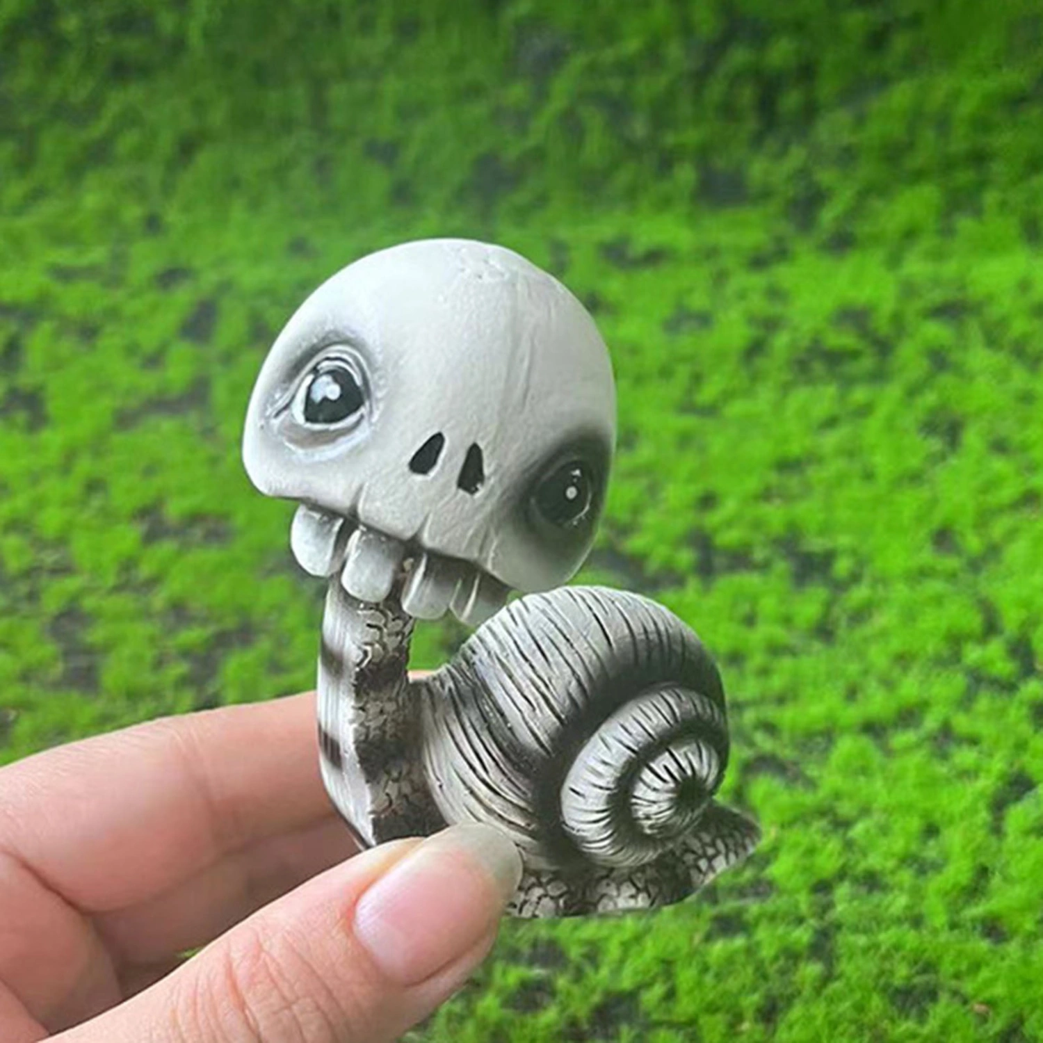 Ornaments Spooky Snail Skull Sculpture Fine Workmanship Gothic Style Detachable Head Halloween Decoration