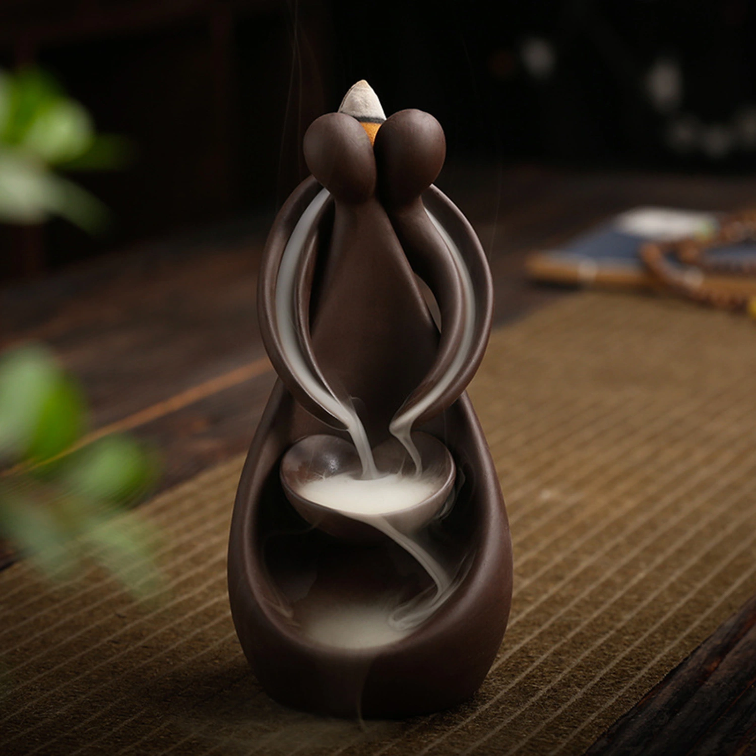 Backflow Burner Hug Posture Exquisite Carved Stable Base Relive Stress Relaxing Waterfall Incense Holder Handcrafted Backflow Sandalwood Incense Burner Yoga Room Decor