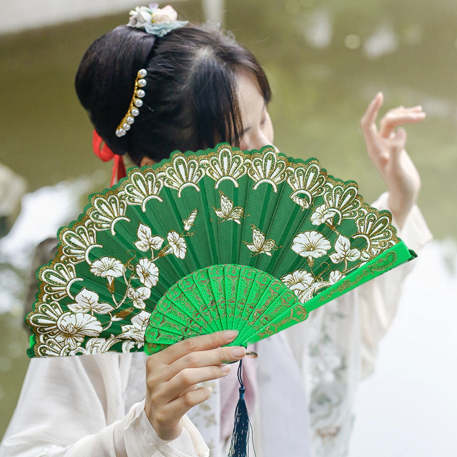 Handheld Fan Vintage Style Bright Color Exquisite Pattern Fine Workmanship Ultralight Cloth Retro Chinese Style Folding Fan Photography Prop Office Supplies
